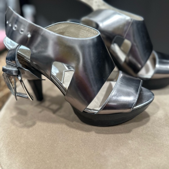 Michael kors platform heels - Picture 3 of 9